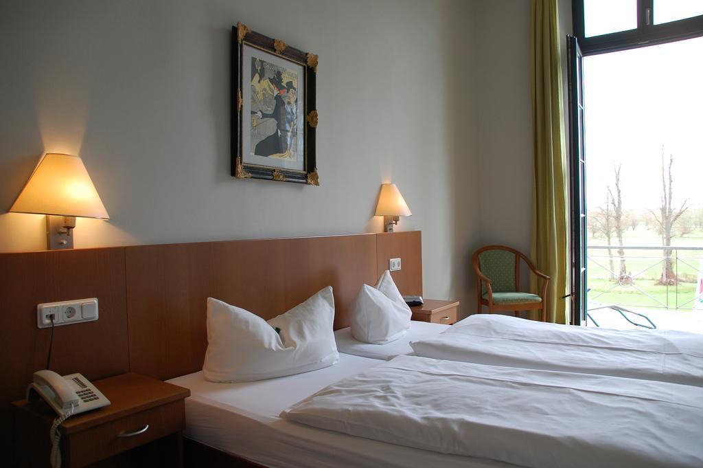 בולטנהאגן Gutshaus Redewisch Hotel & Restaurant מראה חיצוני תמונה