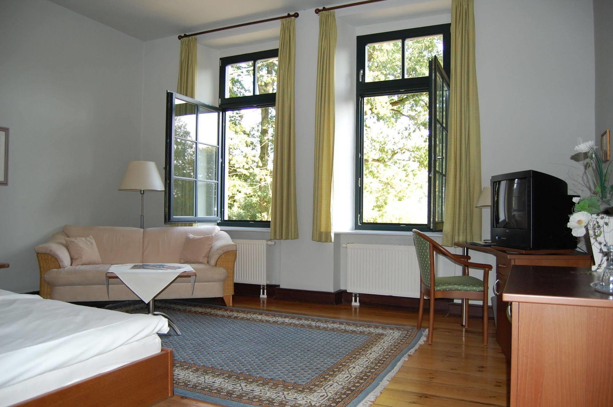 בולטנהאגן Gutshaus Redewisch Hotel & Restaurant מראה חיצוני תמונה